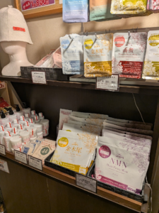 湯楽の里のおみやげコーナー　