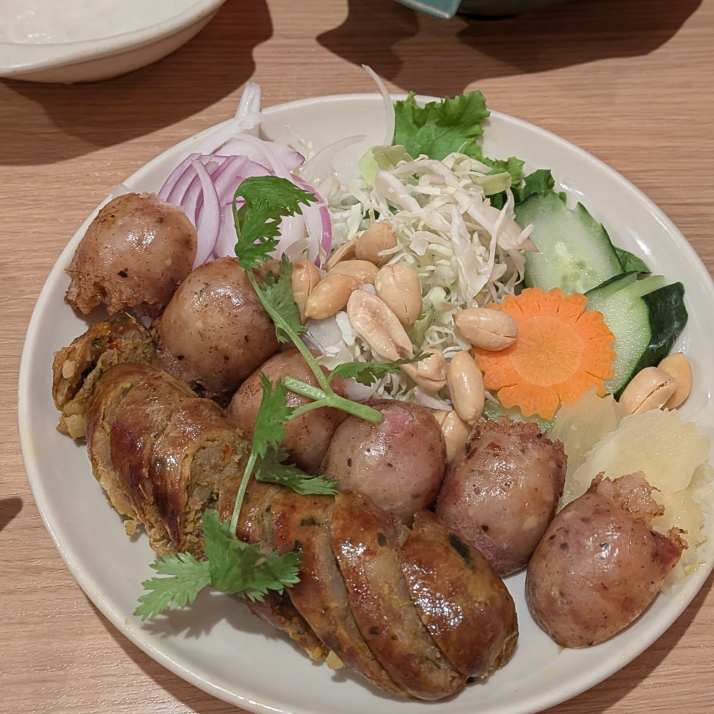 タイ風ソーセージ盛り合わせ